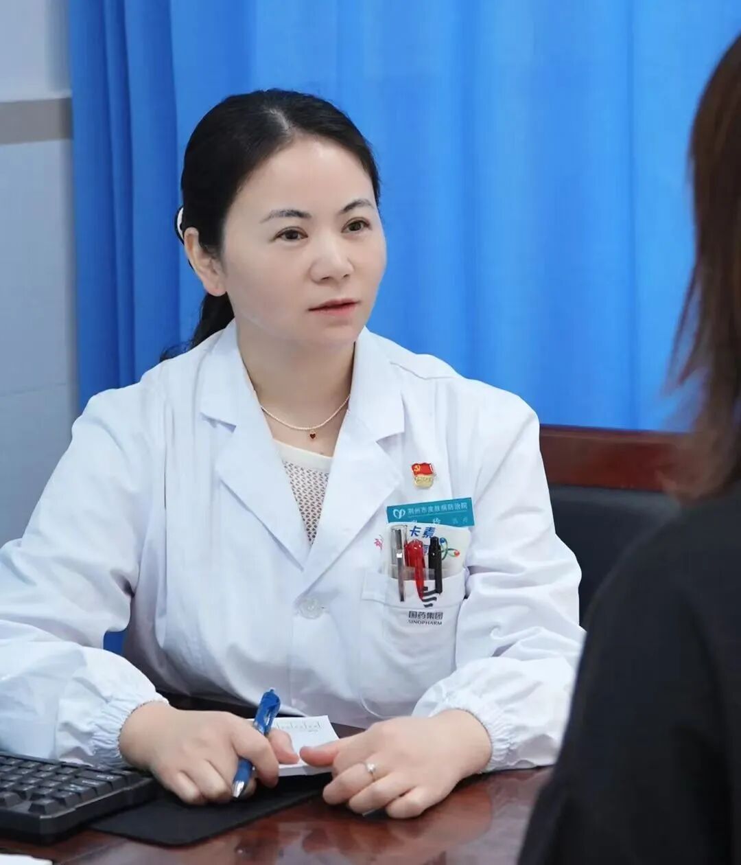 国庆晒后急救指南：皮肤“红烫脱皮”自救手册